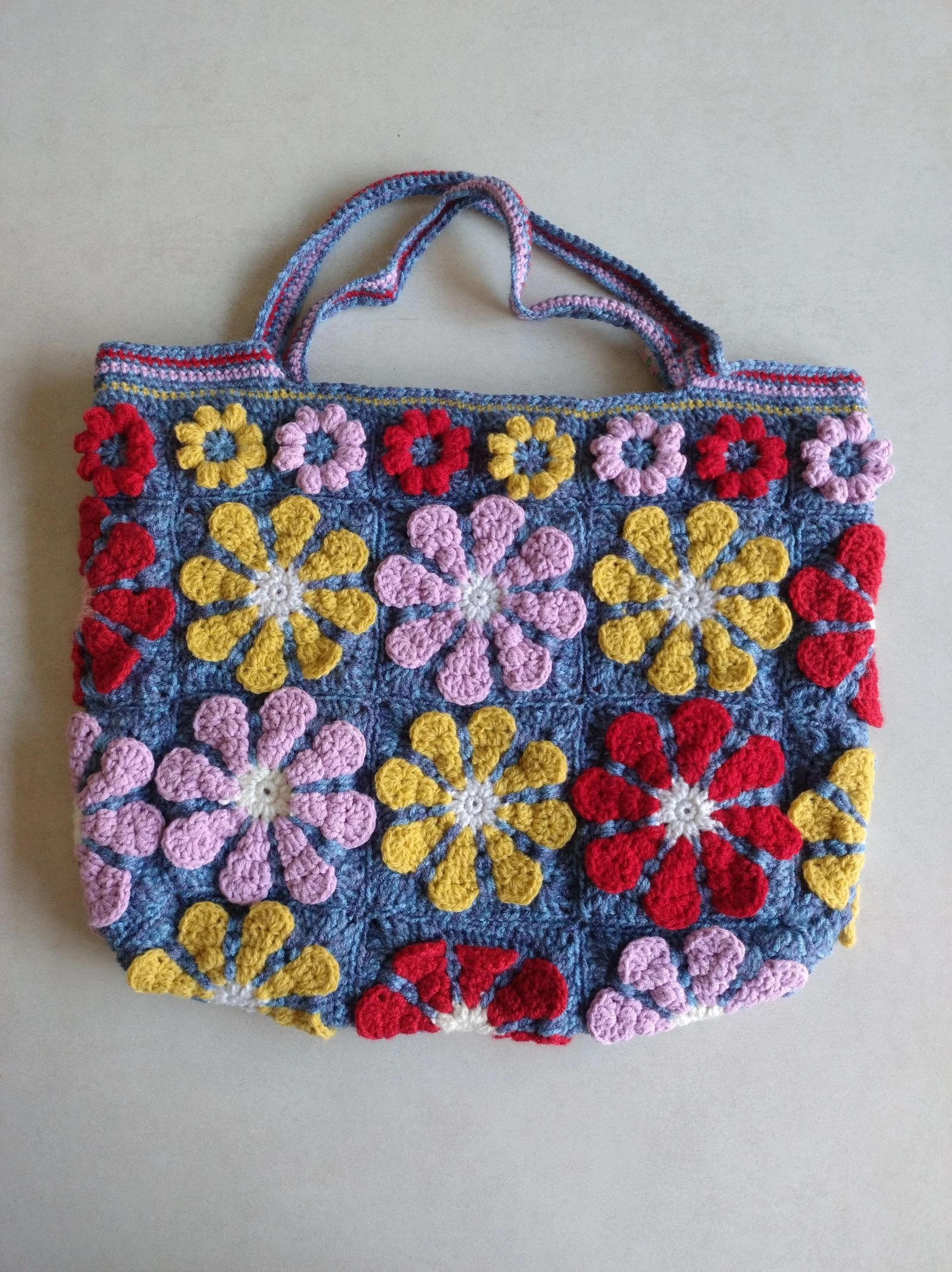 Schoudertas gehaakt granny squares kleurrijke bloemen